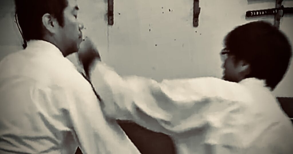 豊川市で武術としての空手を学ぶ稽古風景